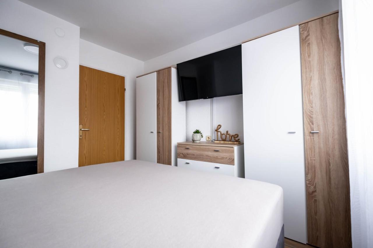 Studio Apartman Bueno Apartment *